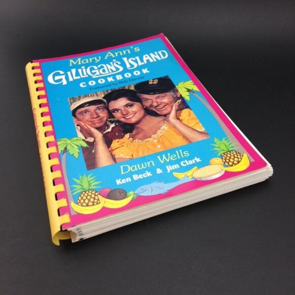 Vintage Mary Ann's Gilligan's Island Cookbook by Dawn Wells Spiral Bound TV Show - Picture 3 of 16